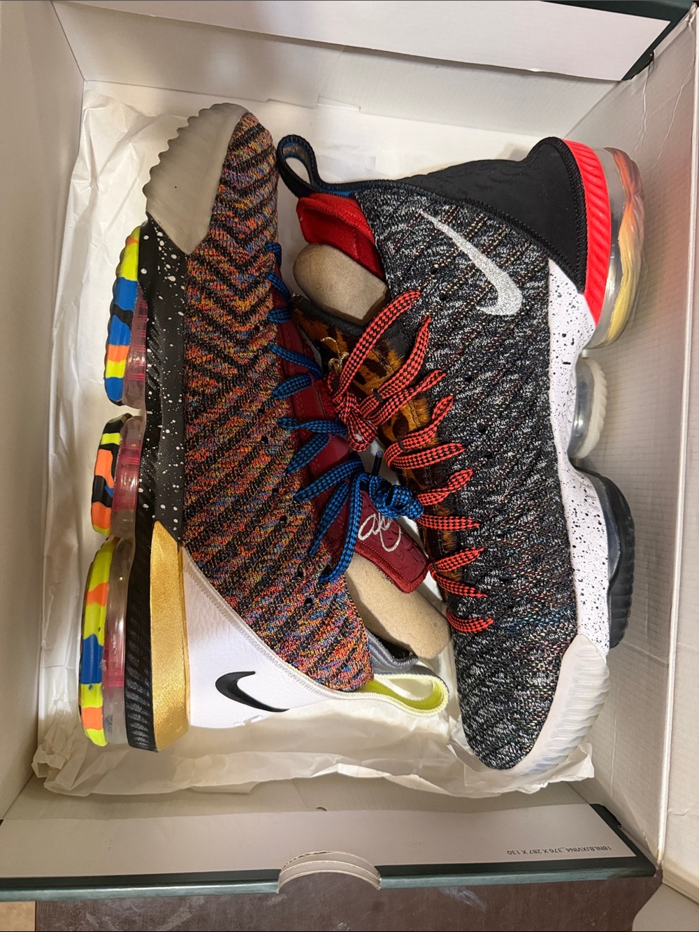 Nike LeBron XVI
